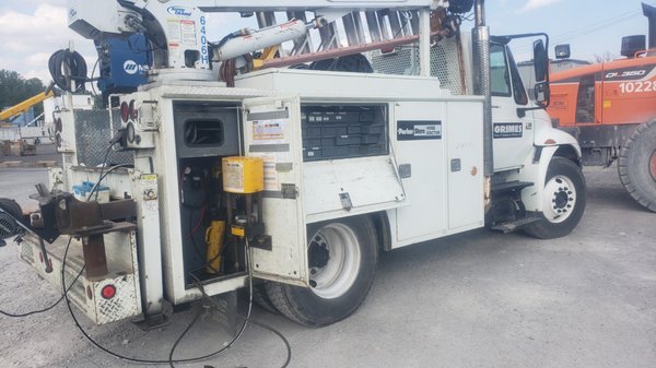 Putting new hoses on a loader today.  Being a ParkerStore Hose Doctor means having the correct fittings in stock for this imported machine.