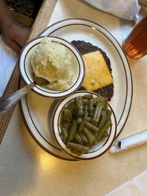 Hamburger Steak, Mashed potatoes, Green Beans