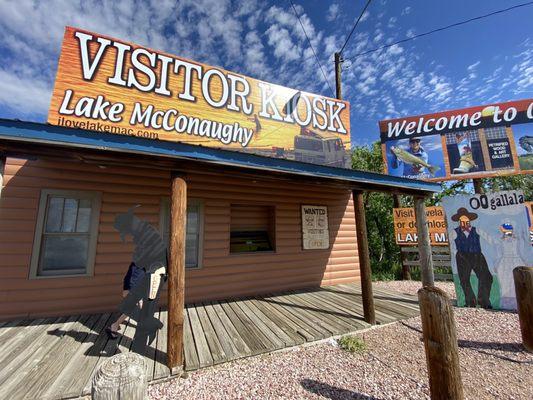 Cute photo opp at the little visitor center just off the parking lot.