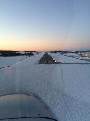 Dream Flight School Cessna 172 on final approach to 34