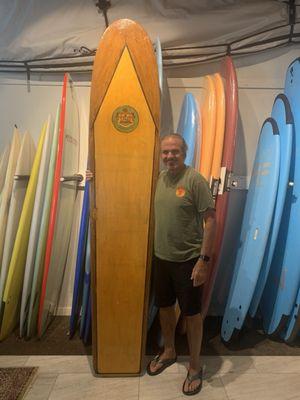 A real jewel. Wooden Aloha surfboard. This is a 1950's board. Made completely out of wood. I never seen one like this before.