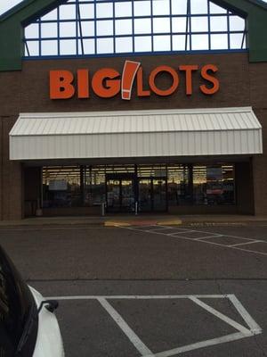 Entrance to Big Lots on Morse Rd