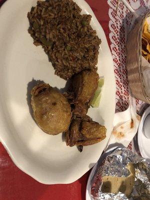 Fried chicken with rice and beans, served with tortillas.  Very fresh and flavorful.