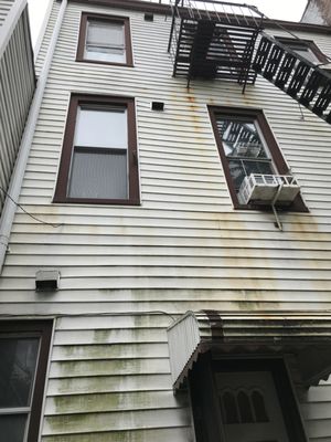 Power washing siding 2