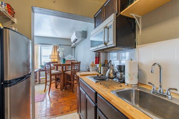 The kitchen of the Orange Blossom Suite, at Burns Square Historic Vacation Rentals.