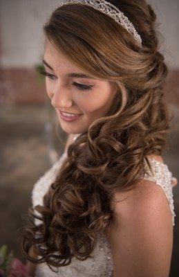 Absolutely beautiful brunette bride with down style and completed makeup, pic 2