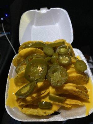 Nachos w/ jalapeños