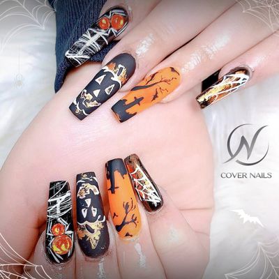 Elevate your spooky season style with our striking black and orange nails. Perfect for Halloween!