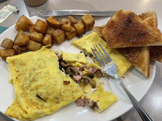 Ham mushroom and Swiss cheese omelette with home fries and white toast