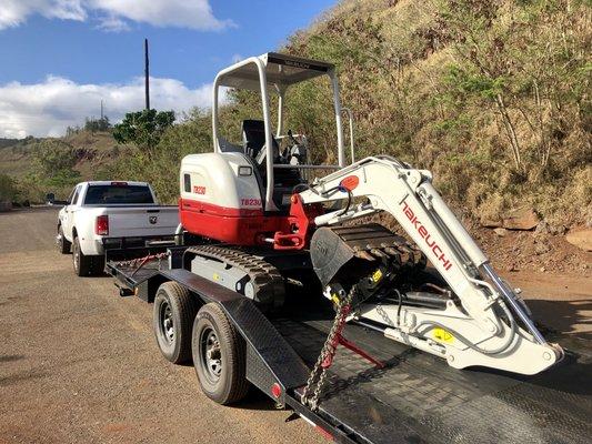 Takeuchi TB230RA with thumb and angle blade