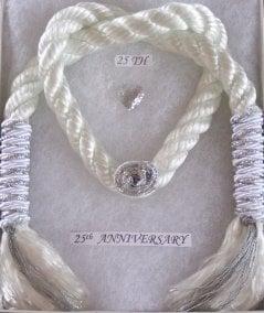 THE 25 th ANNIVERSARY KNOT