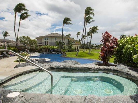 Hot tub next to Infinity Pool