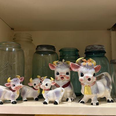 Because who doesn't need a vintage cow creamer and S/P set?