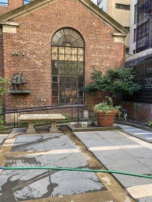 No seating at the new Blank Street Coffee. I'm in the church courtyard seating. 07/04/22