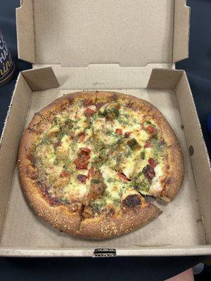 small chicken pesto pizza