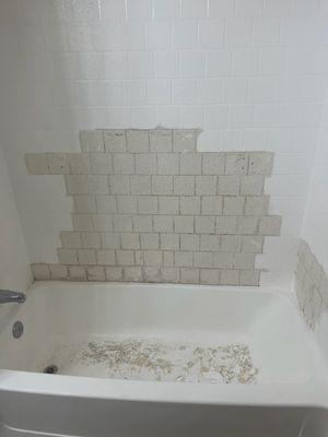 Before bathtub and tile reglaze