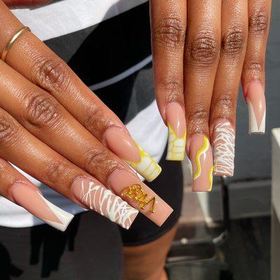 Freestyle Set offer our nail tech to be creative! Be sure to book your next nail appointment 786.320.8237