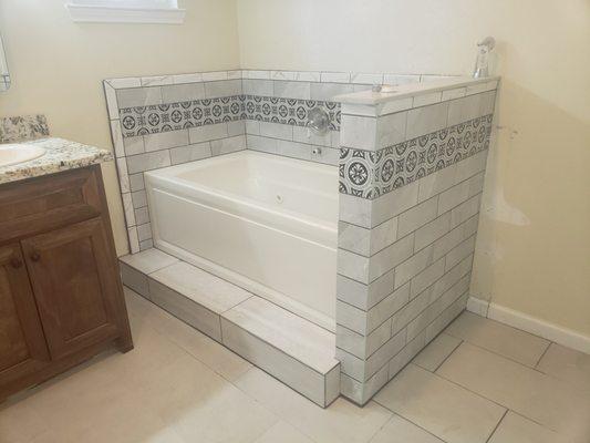 Jacuzzi tile with concrete step