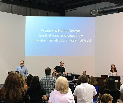 Pastor Ryan Phelps leading the worship team in song.