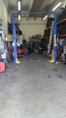 GENESIS AUTO REPAIR CENTER. INSIDE SHOP