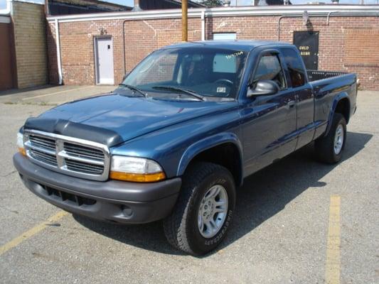 2004 DODGE DAKOTA 