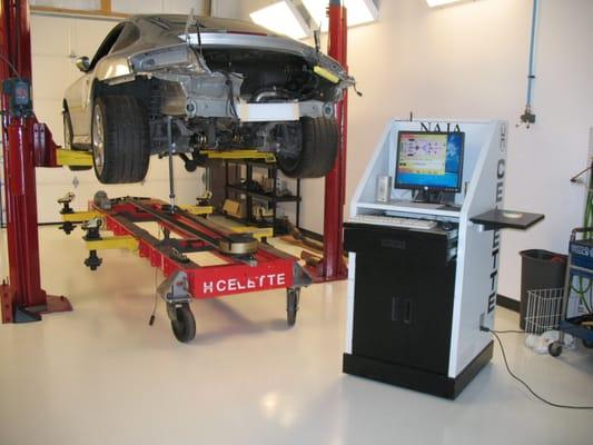 Porsche 911 electronic measurement using Celette Naja