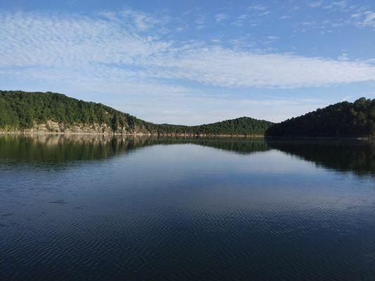 Slick morning water lake cumberland