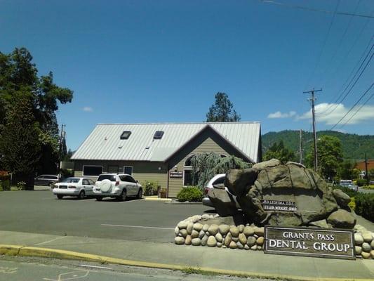 Grants Pass Dental Main Entrance