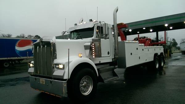 Certified Towing, Inc. Kenworth Heavy Duty Tow & Recovery