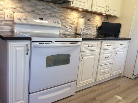 My old stove looks new again thanks to these beautiful cabinets and backsplashes!