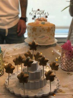 Gender reveal, cake pops and cake