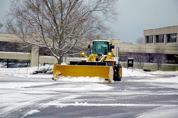 Snow Plowing rockford, Snow Removal Rockford, Landscpaing Rockford, Mowing Rockford, Lawn Care Rockford, Irrigation Rockford, Parking Lot Sw