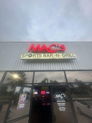 Mac's Sports Bar