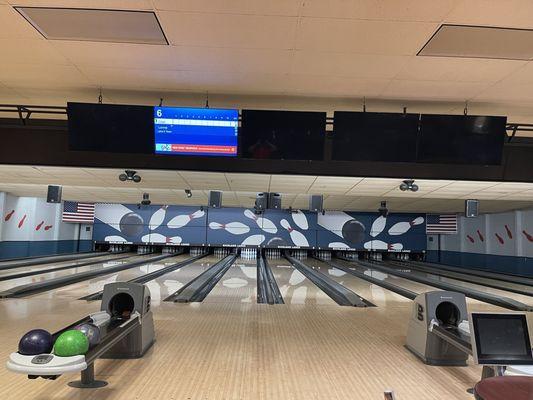 Beautiful lanes. Better than other lanes I've bowled at. Only 12 lanes, but I had a great time and the oil pattern is great.