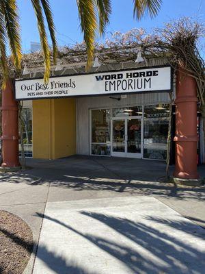 Storefront just inside the main entrance of Petaluma Village Premium Outlets.