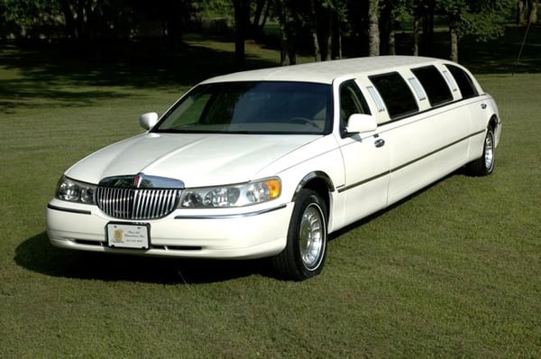 Town Car Limo, Capacity: 8