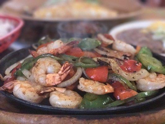 Sizzling shrimp fajita