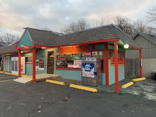 Exterior picture of convenience store