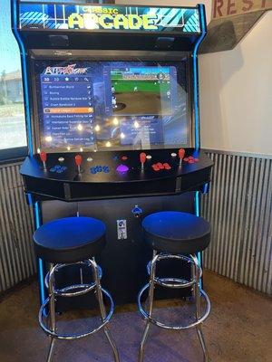 4-player arcade. Come play for free!