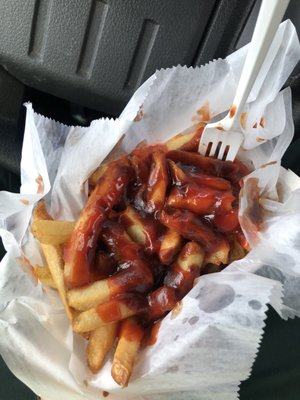 Fries w/ ketchup and bbq.