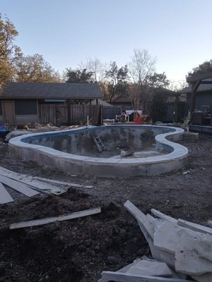 Swimming pools  fixing tile, copping, flagstone,lights whatever all swimming pool's needs.