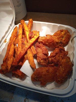 WINGS wITH fRIES