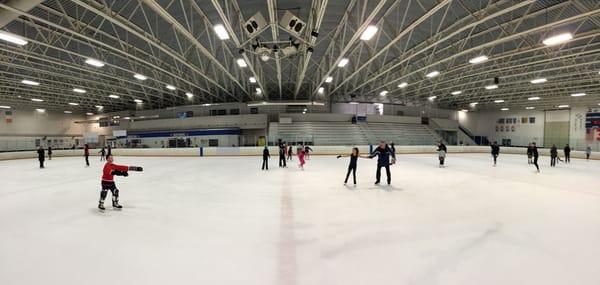 Here's an ice level pano look at the rink facing the entrance (snak shak, skate rental and bleachers)