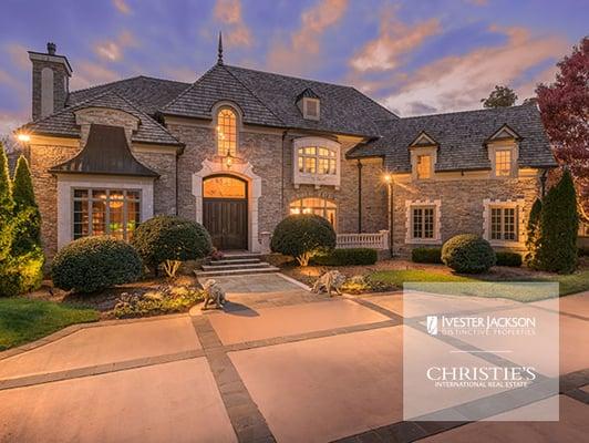 Gorgeous Manor Home in Charlotte!