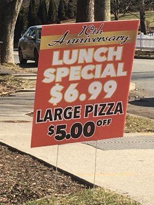 Misleading pizza sale price. It's not $6.99, but $12!!!