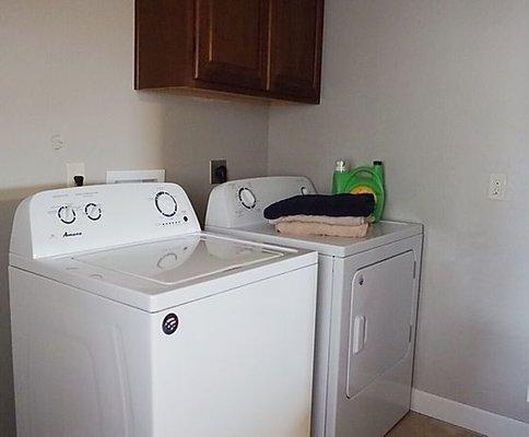 Washer/dryer hookups or rentals available