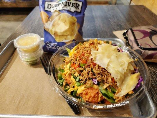 Salad Bowl with spicy tuna and shrimp with sriracha aioli