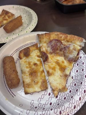 Pepperoni pizza, Fried Mozzarella Sticks (6 pcs), Cheese Breadsticks