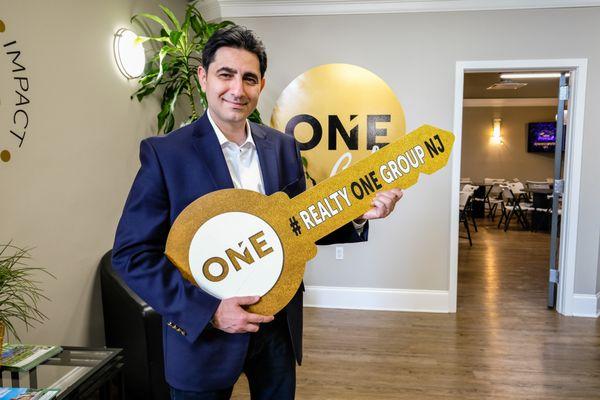 Huseyin Jay Tatar - Realty One Group Legend