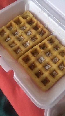 This is supposed to be Belgian waffles...worst waffles I ever had it came cold, syrup and butter didn't even help this ‍